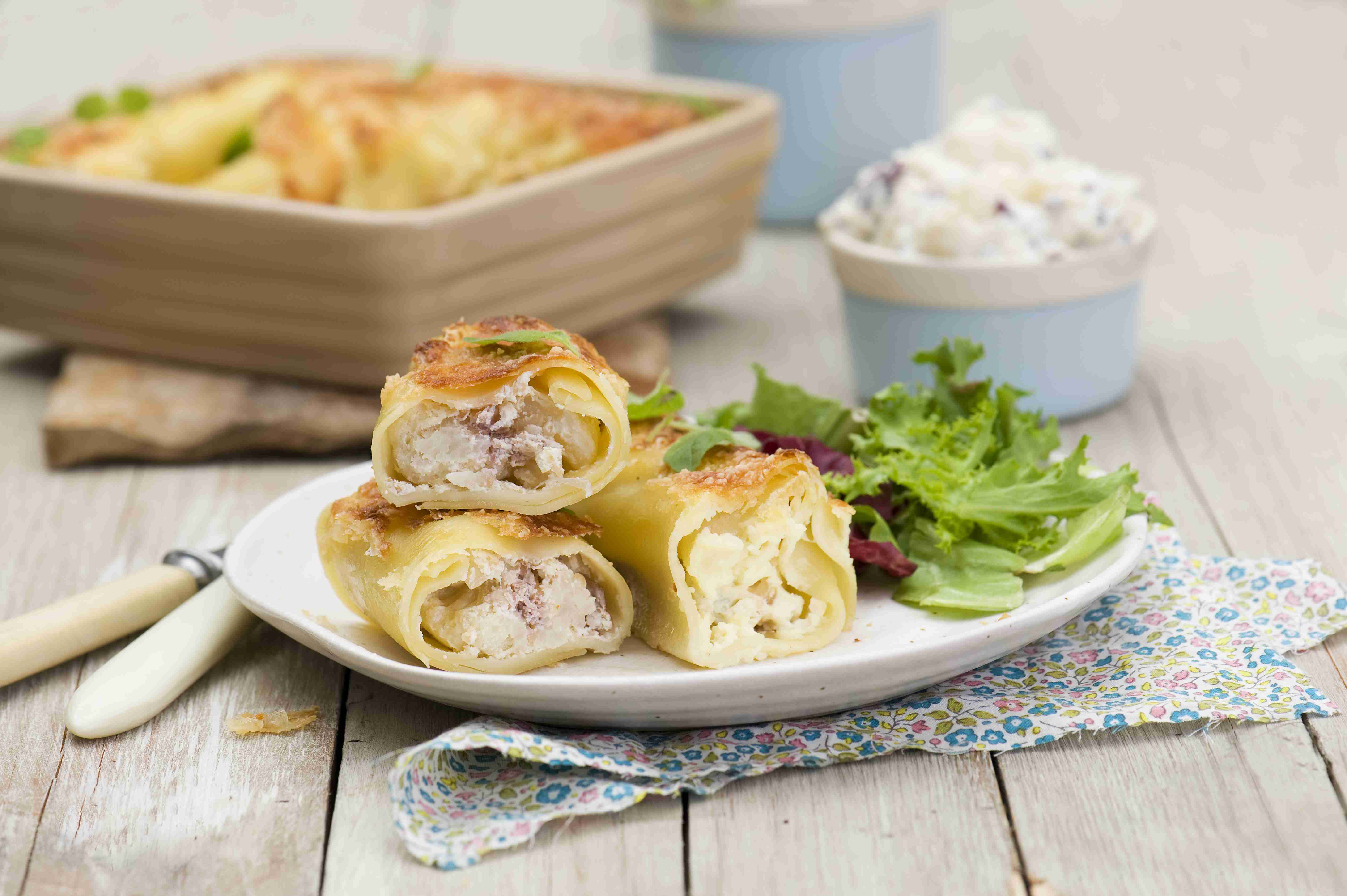 Cannelloni with ricotta cheese, cauliflower and radicchio lettuce