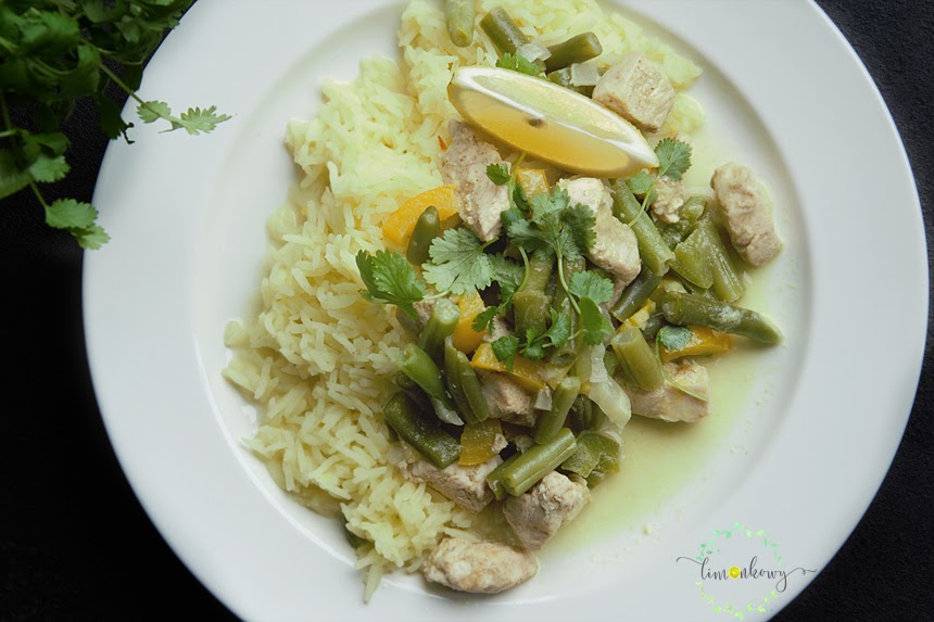 Zielono-żółte curry z ryżem szafranowym
