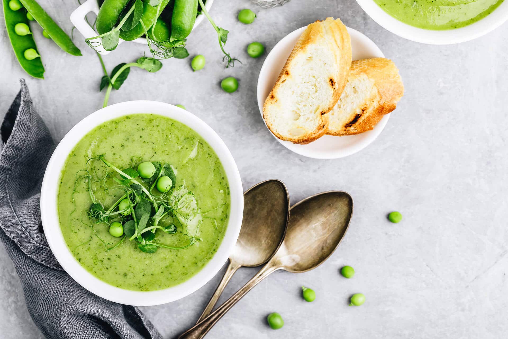 Jak zrobić zupę krem z zielonego groszku?